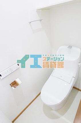 コモド狭山ヶ丘 ウォッシュレット付きのトイレ！棚有で日用品のストックにも★