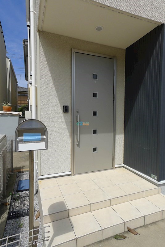 プライムアセット西東京富士町4号棟 玄関